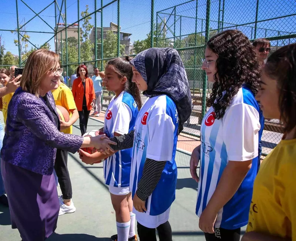 Şahin\'den yaz kurslarından yararlanan çocuklara ziyaret