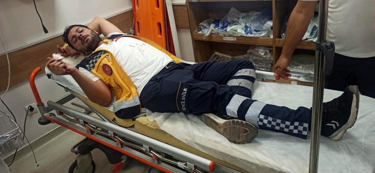Şanlıurfa\'da yol tartışmasında ambulans şoförünün burnu kırıldı