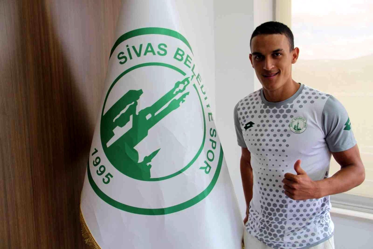 Sivas Belediyespor, Hakan Demirci\'yi kadrosuna kattı