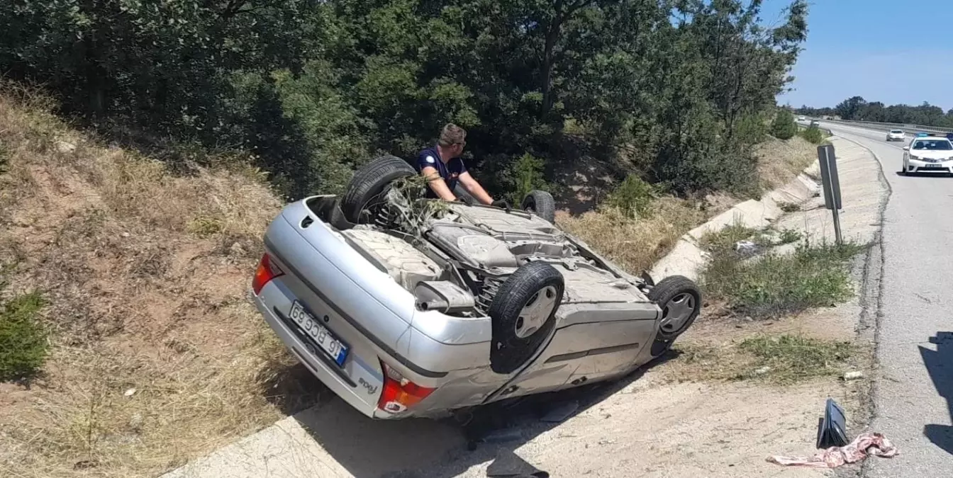 Takla atan otomobilde 2 kişi öldü, 2 kişi yaralandı