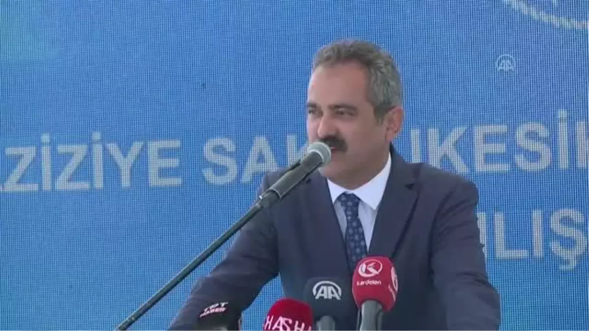 Bakan Özer: " Bu memleketin evlatlarının eğitime erişimini engelleyen tüm müdahaleler kaldırıldı"