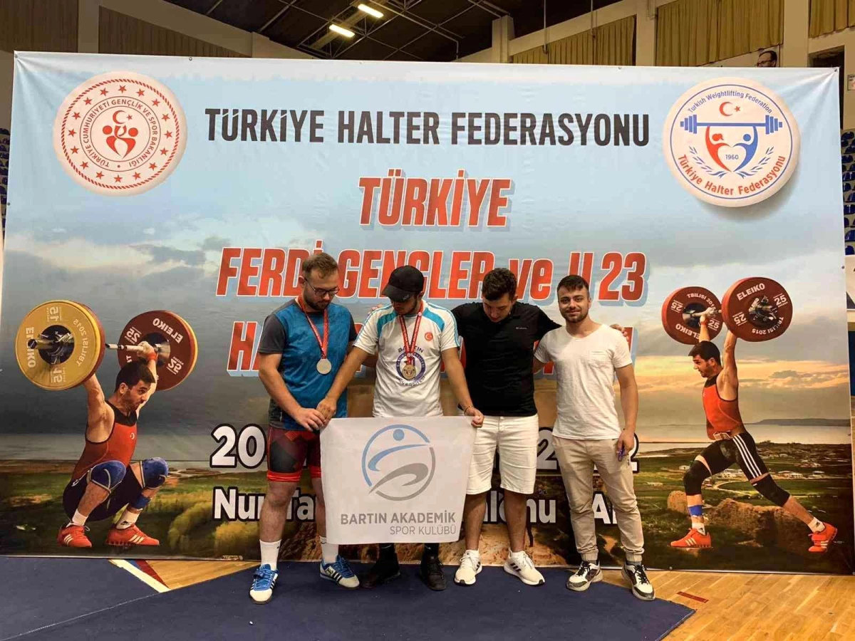 BARÜ\'lü sporculardan Halter şampiyonasında 6 madalya