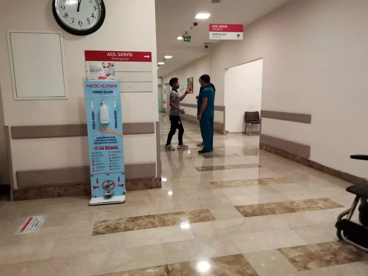 Beyaz kod verdiler diye, sağlık görevlilerini azarladı