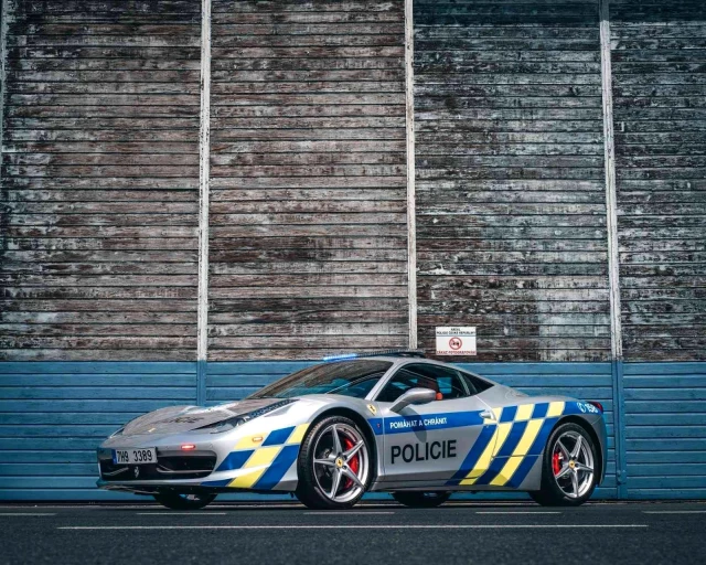 El konulan Ferrari polis aracı oldu! Maliyeti 12 bin euro