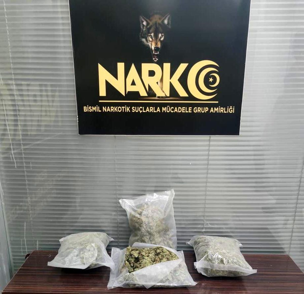 Diyarbakır\'da otomobilde 4 kilogram uyuşturucu ele geçirildi