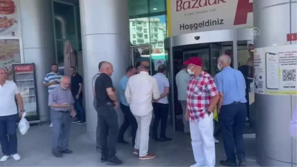 Esenyurt\'ta AVM işletmesi, mülk sahiplerince protesto edildi