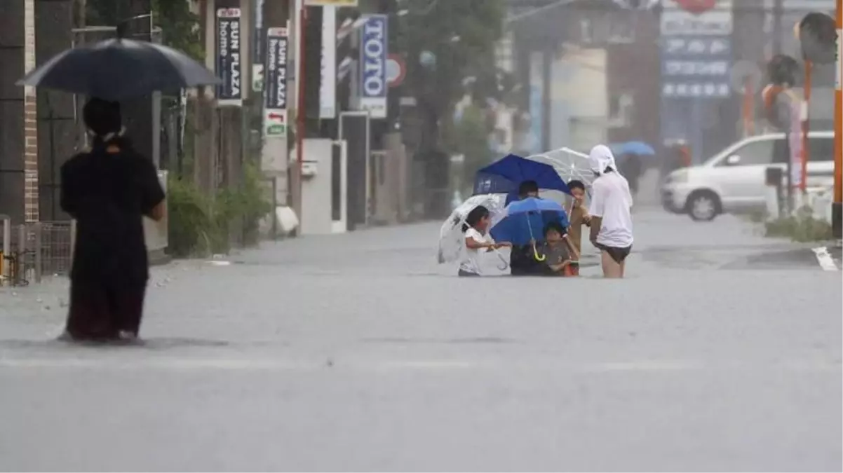 Japonya\'daki yağış hayatı felç etti! 192 bin kişi için tahliye çağrısı yapıldı