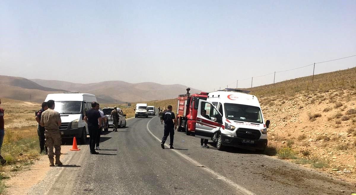 Kamyonet takla attı: 3 yaralı