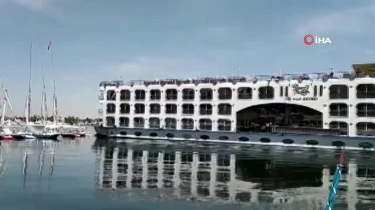 Nil Nehri\'nde yolcu gemisi kontrolden çıktı