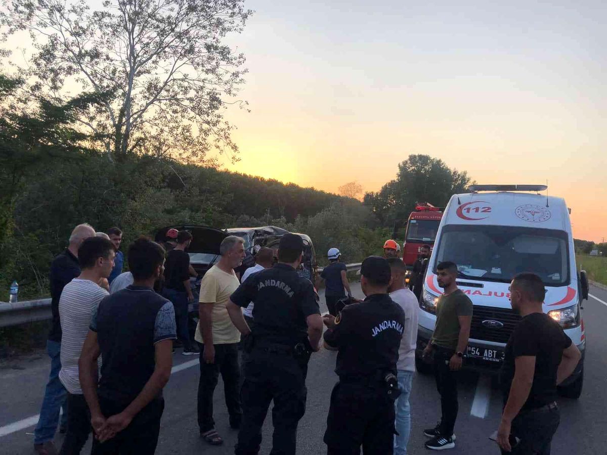 Tır ile hafifi ticari araç çarpıştı: 2 yaralı
