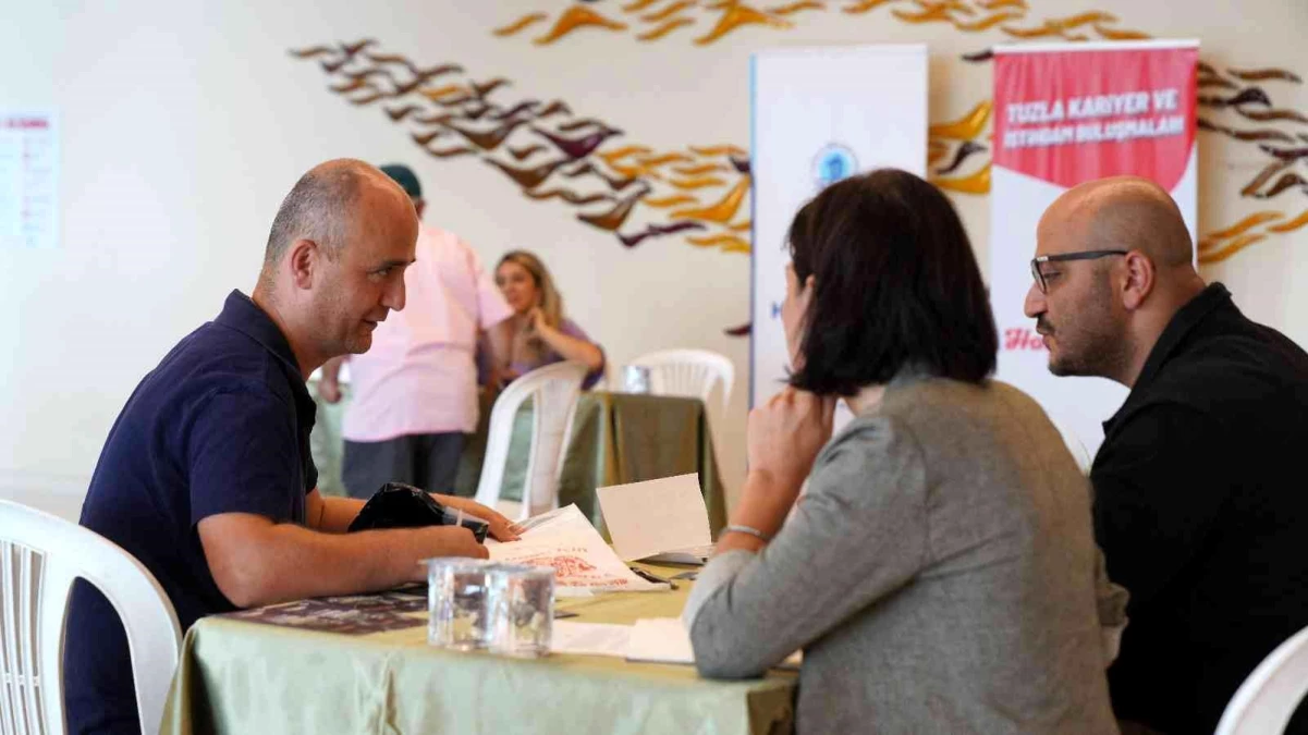 Tuzla\'da dezavantajlı vatandaşlar için toplu iş görüşmesi düzenlendi