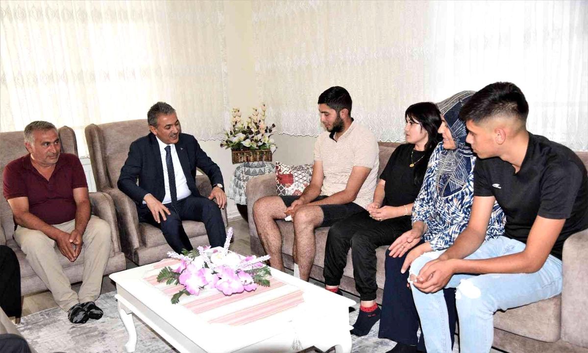 Vali Akkoyun Pençe-Kilit Operasyonu bölgesinde yaralanan askeri ziyaret etti