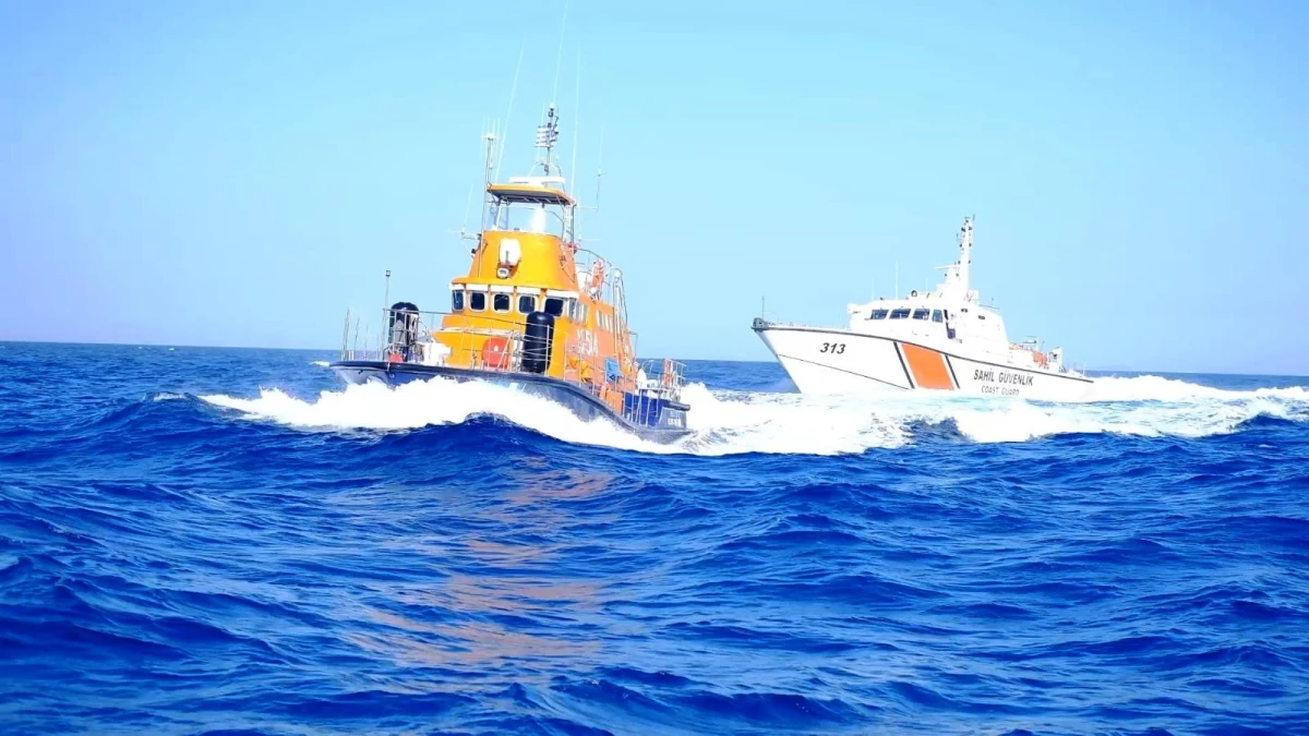 Yunan Sahil Güvenliği, yelkenli tekneyi taciz etti, Türk askeri "rotanızı değiştirmeyin, tam yol ileri" dedi