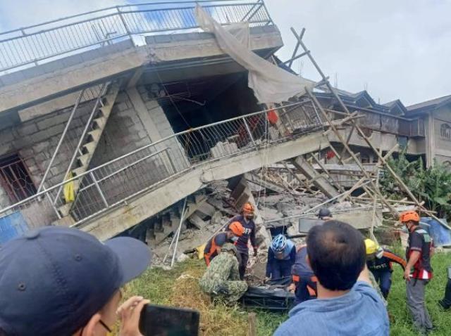 7 büyüklüğündeki deprem Filipinleri savaş alanına çevirdi! Evler yıkıldı, tren seferleri iptal edildi