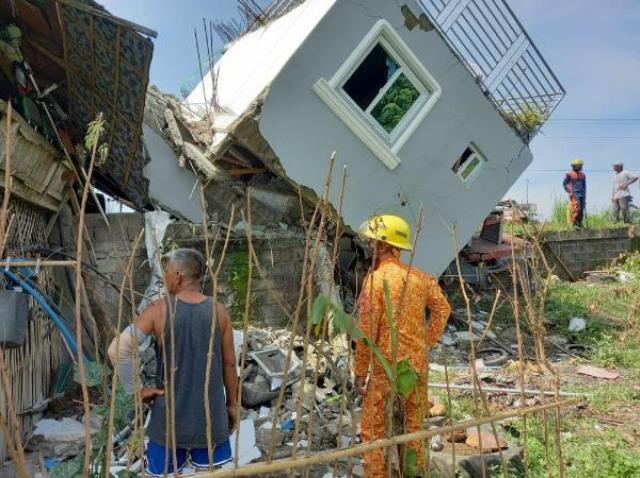 7 büyüklüğündeki deprem Filipinleri savaş alanına çevirdi! Evler yıkıldı, tren seferleri iptal edildi