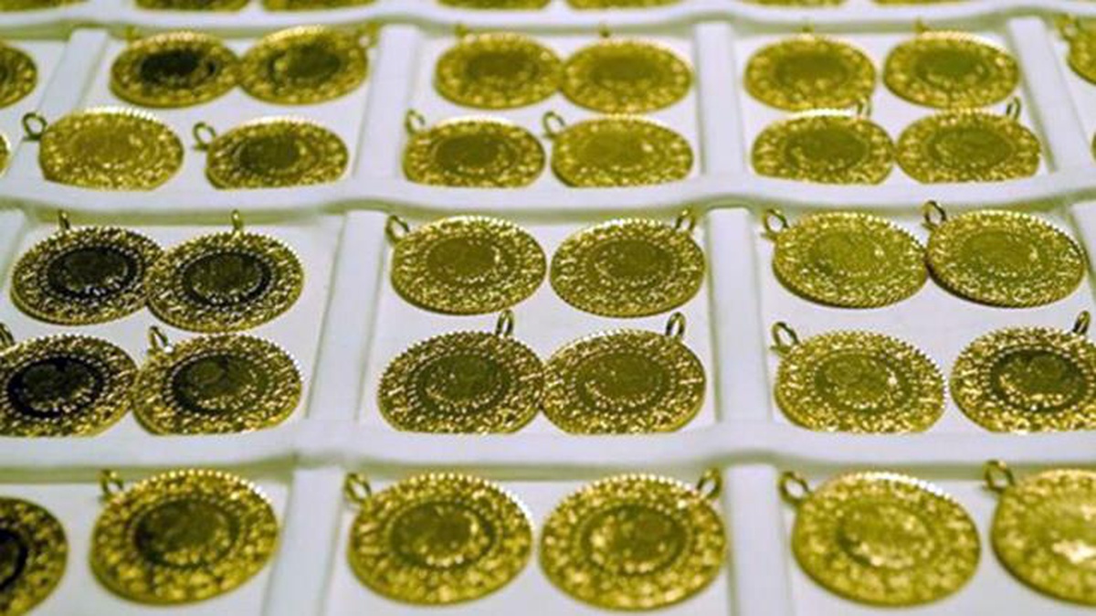 Güne yükselişle başlayan gram altın 988 lira seviyesinden alıcı buluyor