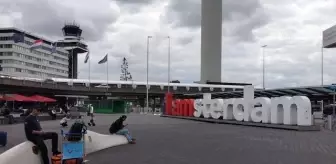 AMSTERDAM - Avrupa'daki havalimanlarında personel eksikliği ve aşırı yoğunluk krizi sürüyor