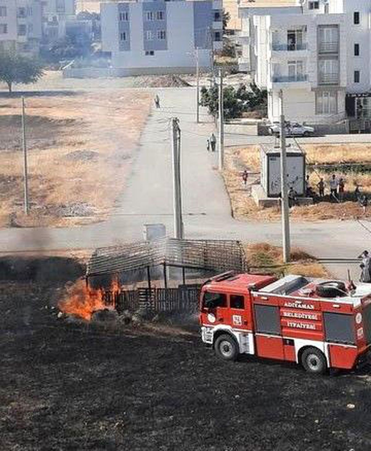 Anız yangını ağıla sıçradı