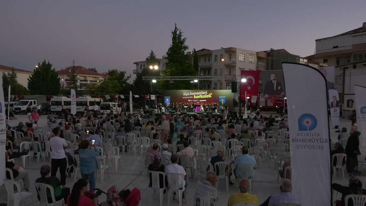Antalya Büyükşehir\'in Yaz Konserleri Korkuteli\'nde Devam Etti
