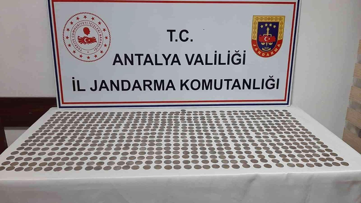 Antalya\'da Roma dönemine ait 613 sikke ele geçirildi