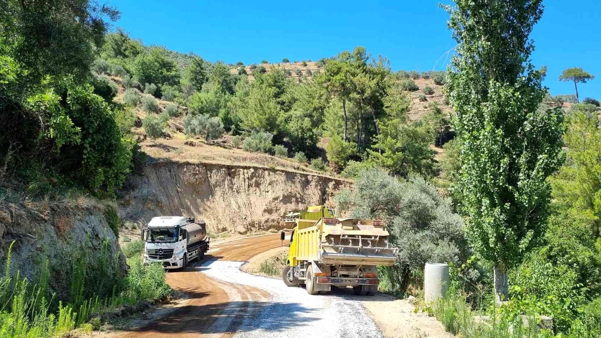 Aydın Büyükşehir\'in Bozdoğan Alhisar\'daki Yol Çalışmaları Sürüyor