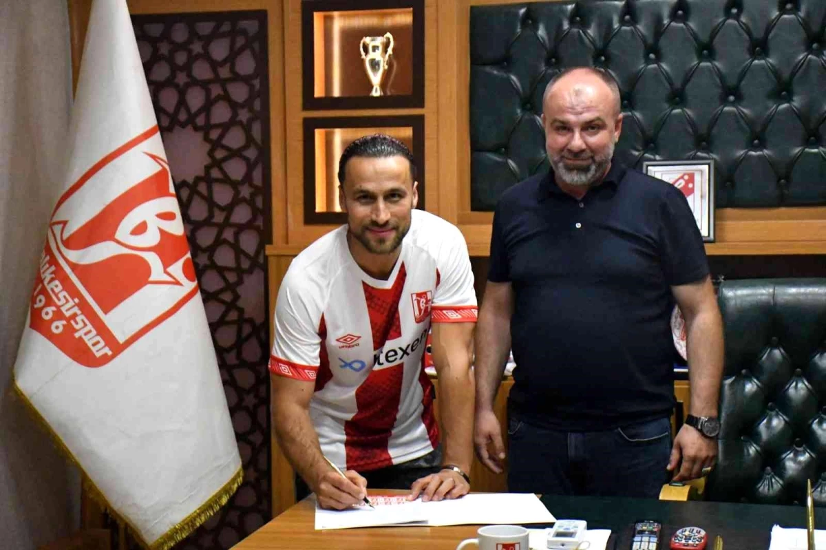 Balıkesirspor Kaptan Atilla ve İbrahim Halil Çolak ile sözleşme yeniledi