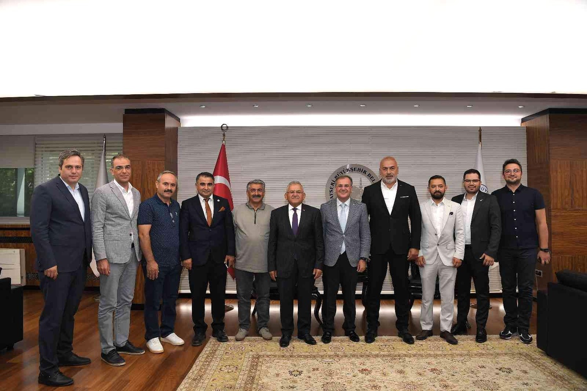 Başkan Büyükkılıç\'a Avrupa\'daki Kayserililerden "teşekkür" ziyareti
