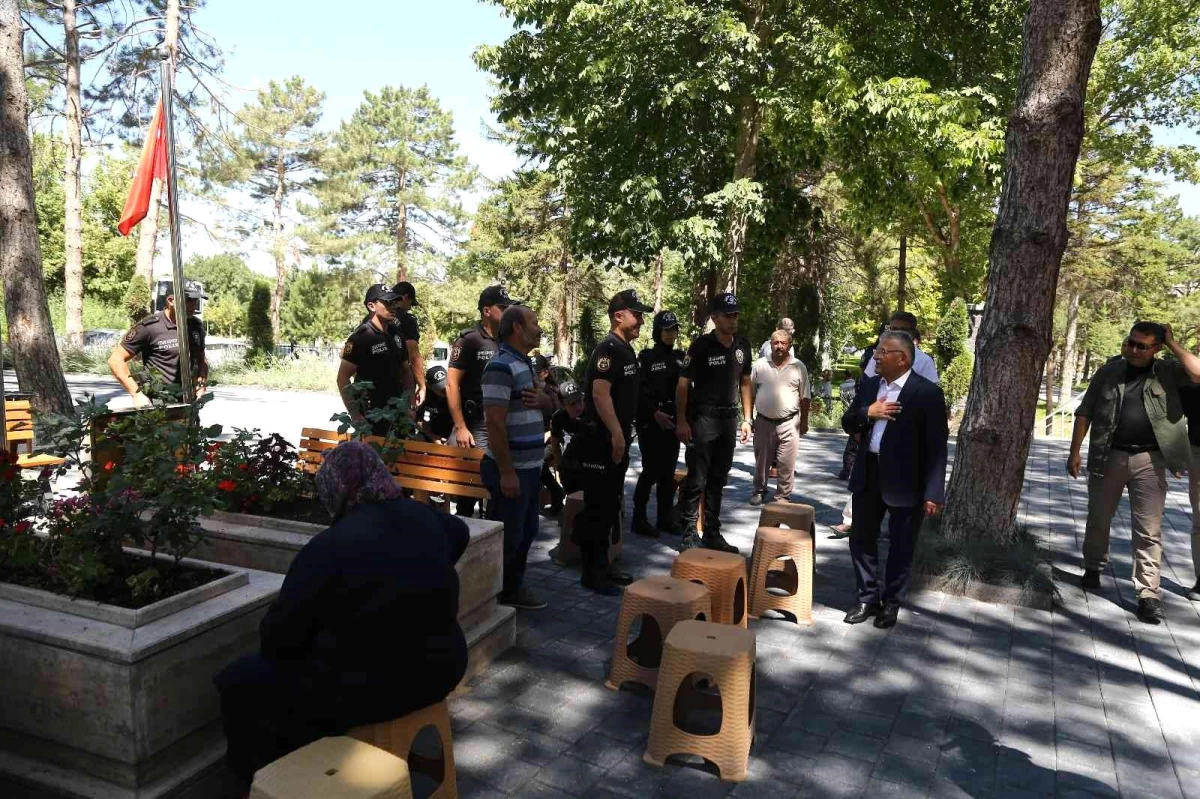 Başkan Büyükkılıç, Şehir Polis Uluçay\'ı mezarı başında andı
