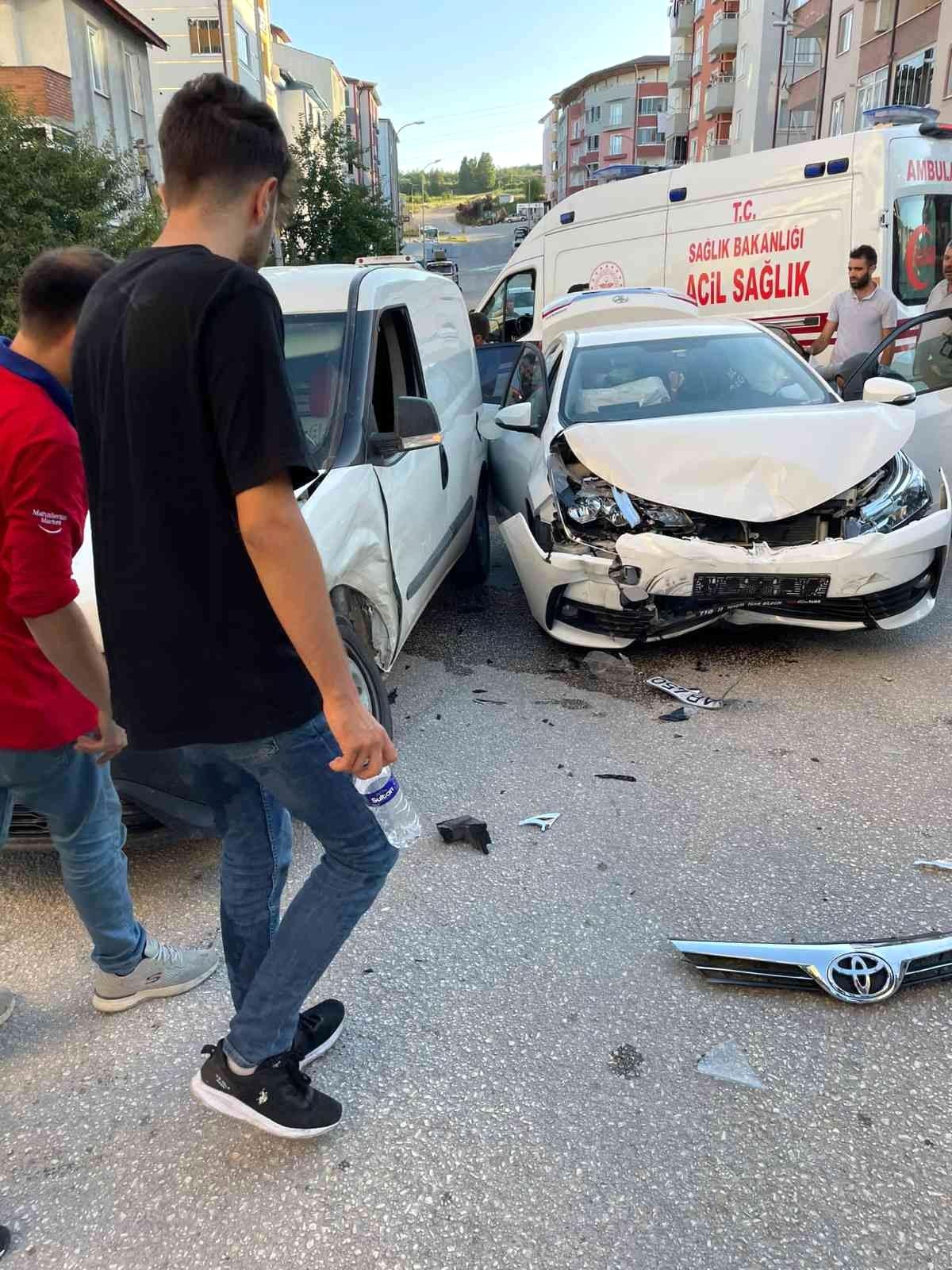 Bilecik\'teki trafik kazasında 3 kişi yaralandı