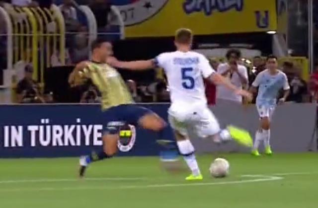 Bu kadarı da fazla! Ukraynalılar, Fenerbahçe maçında kantarın topuzunu kaçırdı Bu kadarı da fazla! Ukraynalılar, Fenerbahçe maçında kantarın topuzunu kaçırdı