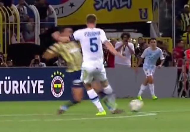 Bu kadarı da fazla! Ukraynalılar, Fenerbahçe maçında kantarın topuzunu kaçırdı Bu kadarı da fazla! Ukraynalılar, Fenerbahçe maçında kantarın topuzunu kaçırdı