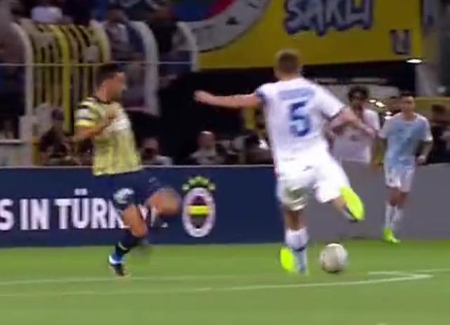 Bu kadarı da fazla! Ukraynalılar, Fenerbahçe maçında kantarın topuzunu kaçırdı Bu kadarı da fazla! Ukraynalılar, Fenerbahçe maçında kantarın topuzunu kaçırdı