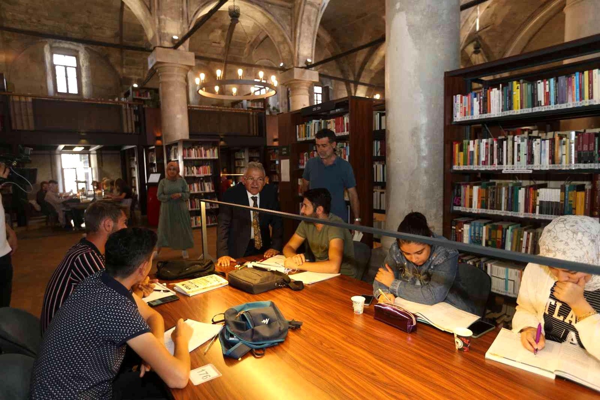 Büyükkılıç\'tan Kayseri Şehir Kütüphanesine ziyaret