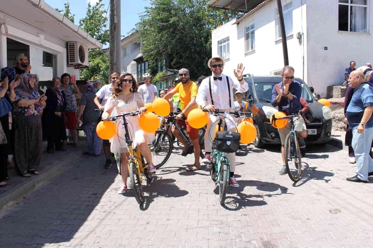 Çanakkale\'de bisikletle gelin konvoyu düzenlendi
