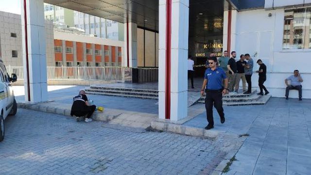 Elazığ'da hastanede silahlı kavga: 2 yaralı Elazığ'da hastanede silahlı kavga: 2 yaralı