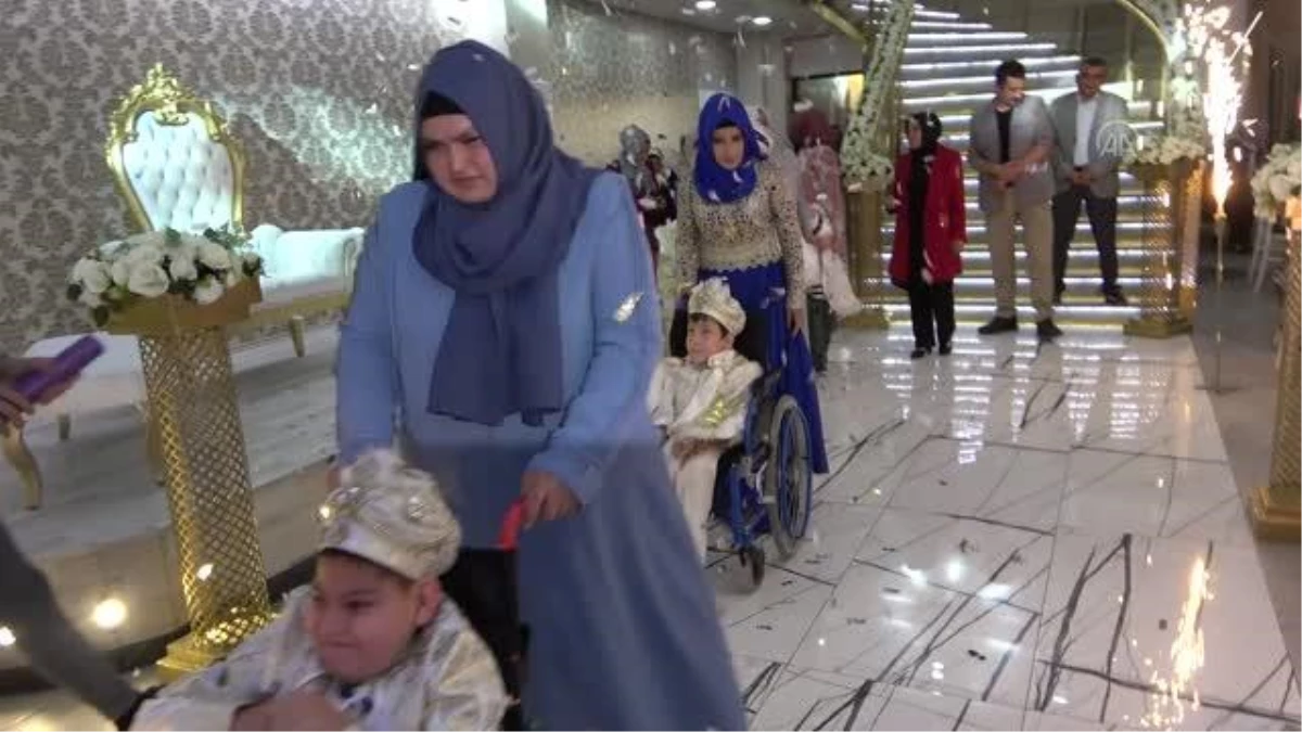 Kütahya\'da engelli çocuklar için sünnet düğünü gerçekleştirildi