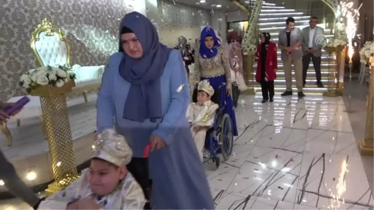 Kütahya\'da engelli çocuklar için sünnet düğünü gerçekleştirildi