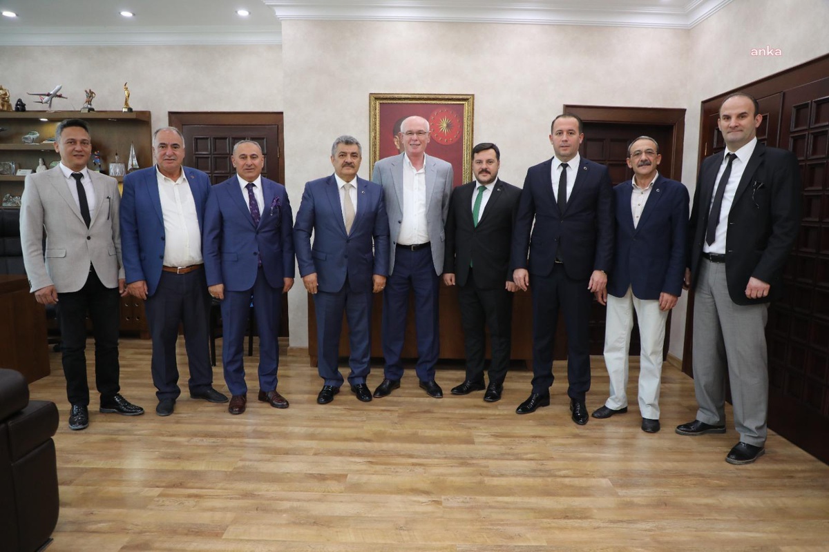 Eskişehir Esnaf ve Sanatkârlar Odaları Birliği\'nden Başkan Kurt\'a Ziyaret