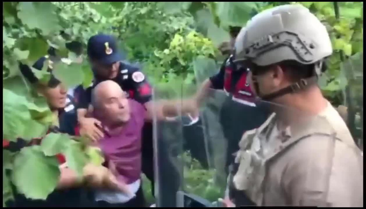 Fatsa\'da Köylülerin Su Protestosuna Müdahale Eden Jandarma: "Basın Özgürlüğü Şu Anda Yok. Videoya Çekmeyin, Kanunu Aşağıda Gösteririz Size"
