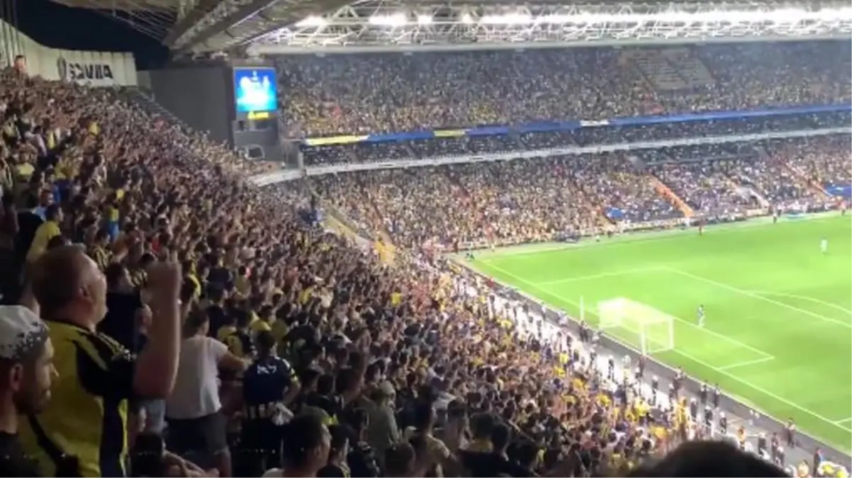 Dinamo Kiev'in golü Fenerbahçeli taraftarı sinirlendirdi! Statta dakikalarca 'Vladimir Putin' tezahüratı yapıldı