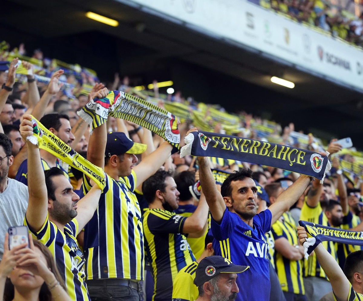 Fenerbahçeli taraftarlardan ilk maça yoğun ilgi