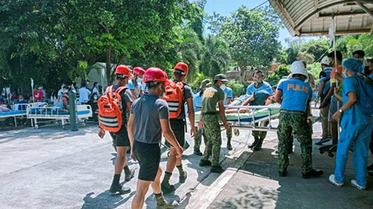 Filipinler\'deki Depremde En Az 4 Kişi Hayatını Kaybetti