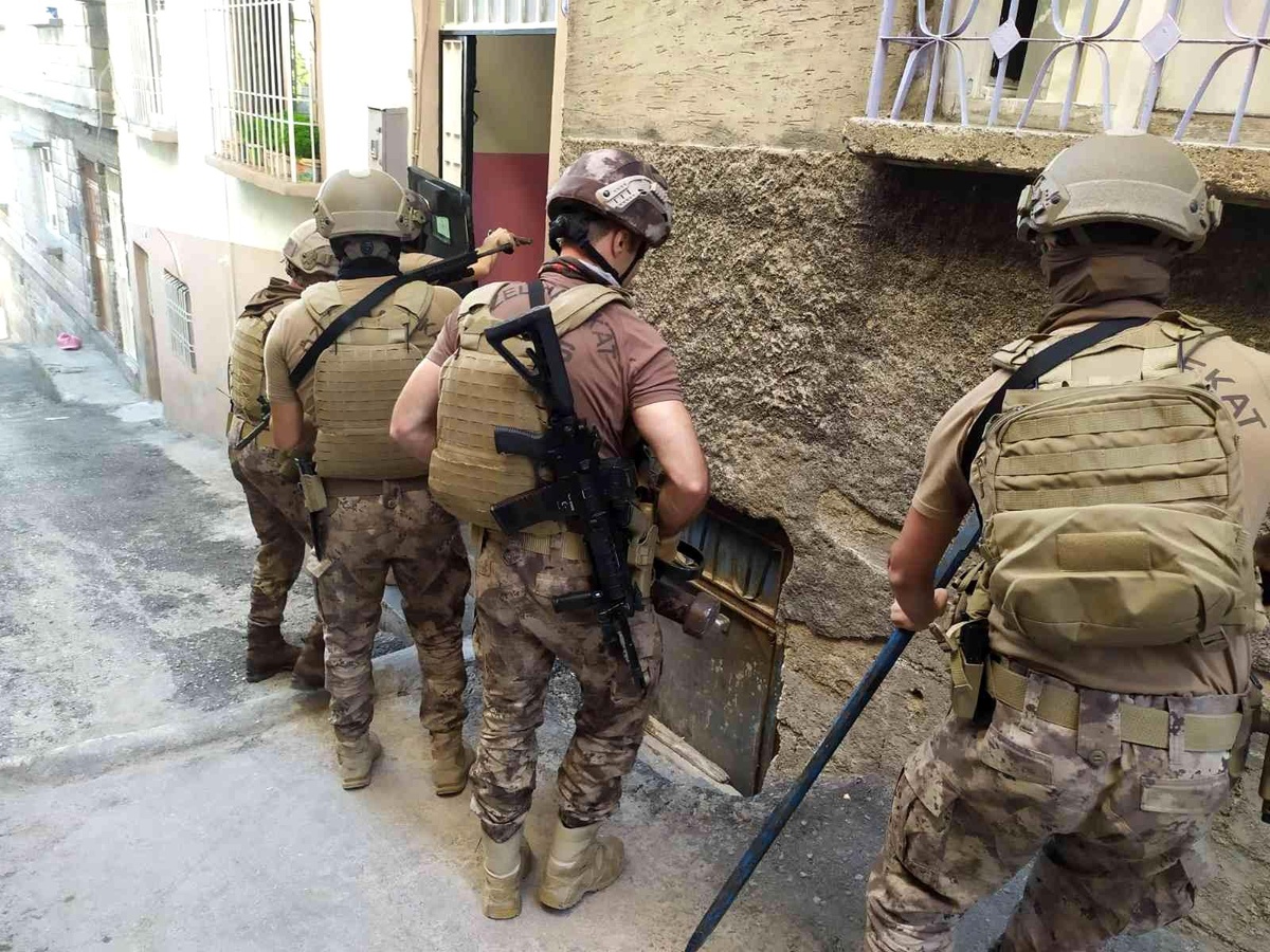 Gaziantep\'te 18 ikamete yönelik şok uyuşturucu operasyonu