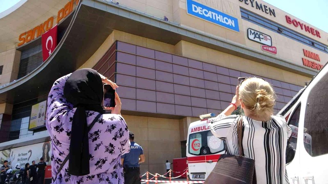 Son dakika haber | Genç kadını intihardan emniyet müdürü vazgeçirdi Son dakika haber | Genç kadını intihardan emniyet müdürü vazgeçirdi