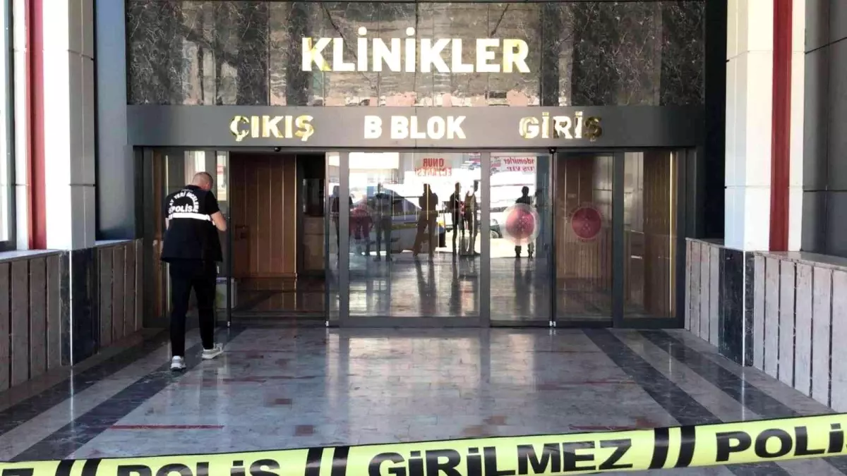 Hastane içinde silahlı kavga: 1'i ağır 2 yaralı