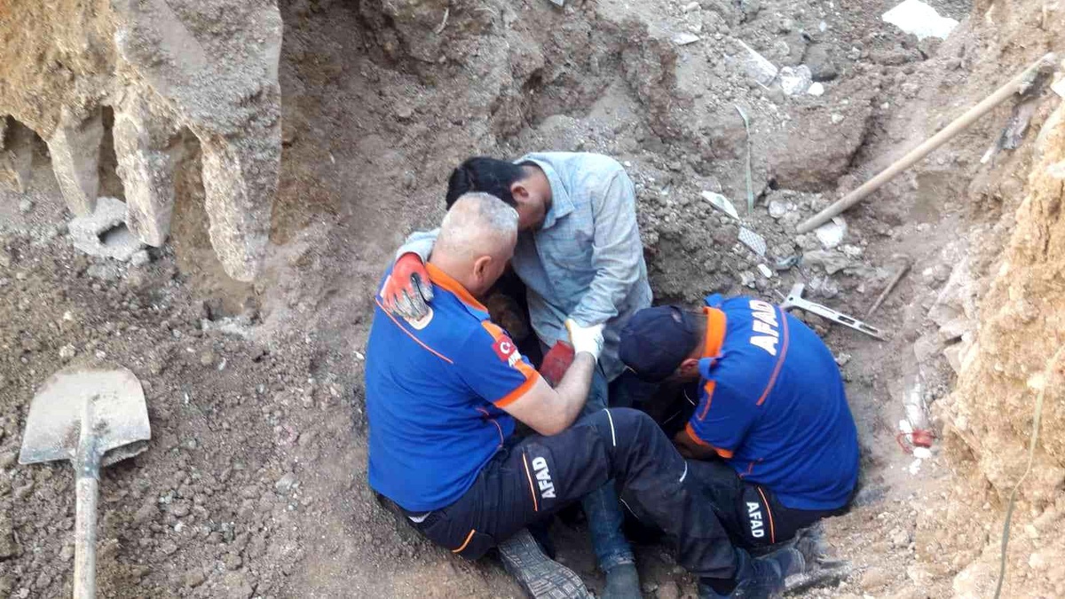 İnşaat temelinde meydana gelen toprak kaymasında 1 işçi yaralandı