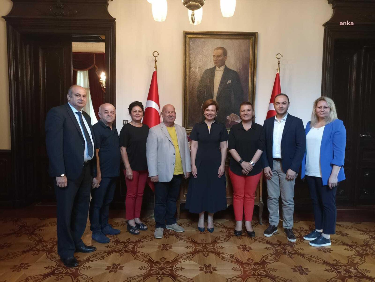 İzmit Belediye Başkanı Hürriyet ve Balkan Dernekleri, Sofya Büyükelçisi Aylin Sekizkök\'ü Ziyaret Etti