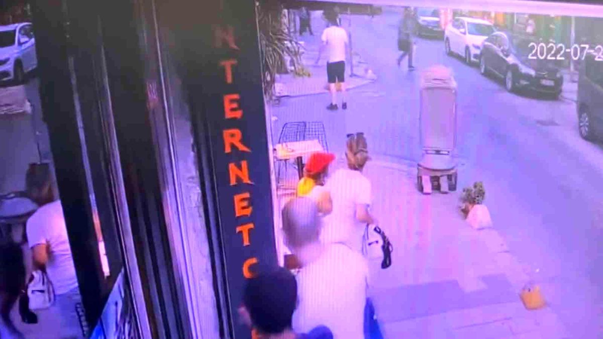 Kadıköy\'de iki grup arasında silahlı çatışma: 3 yaralı