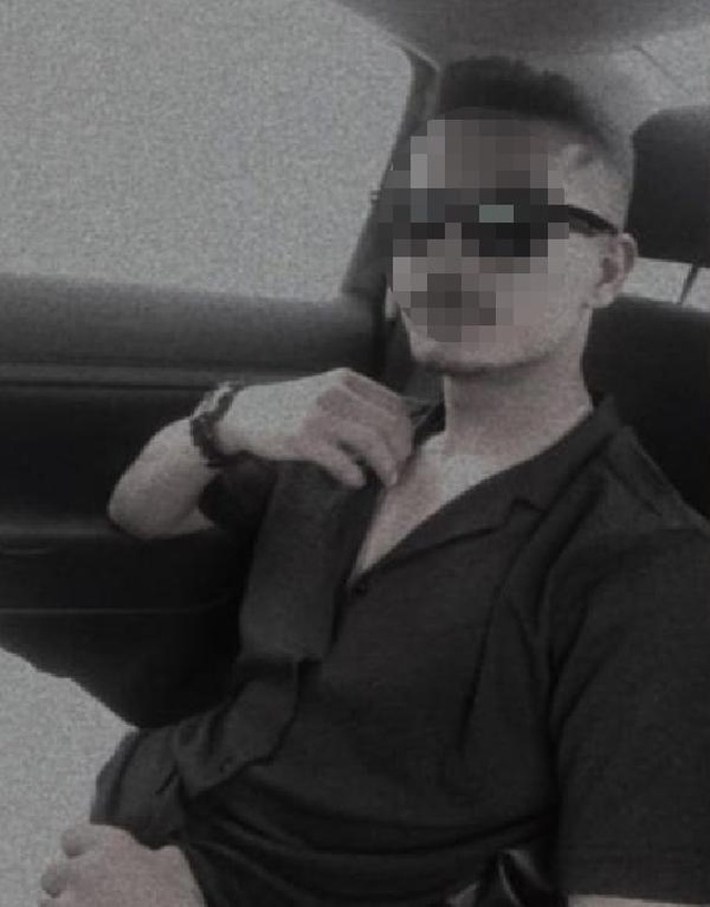Kamyonetiyle yolunu değiştirerek, yerde yatan köpeği ezdi Kamyonetiyle yolunu değiştirerek, yerde yatan köpeği ezdi