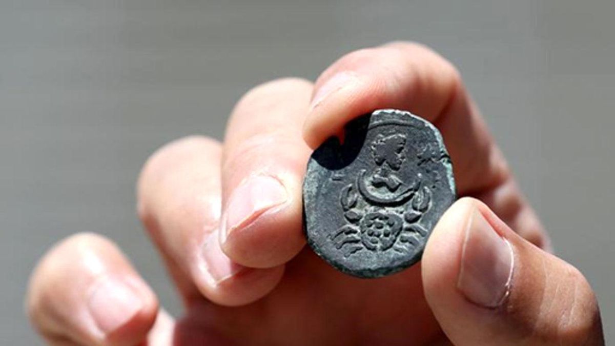 Kudüs\'te Üzerinde Roma Ay Tanrıçasının Resmi Olan Eski Bir Para Keşfedildi